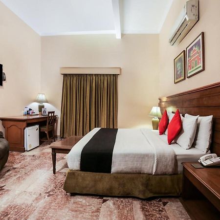 Capital O 10953 Dayal Lodge - A Boutique Hotel Agra  Bagian luar foto