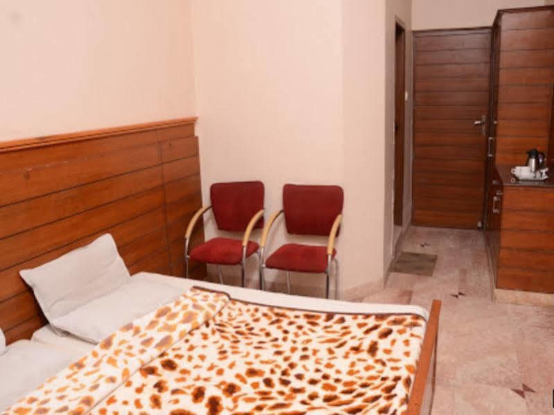 Capital O 10953 Dayal Lodge - A Boutique Hotel Agra  Bagian luar foto